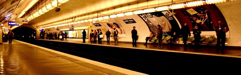 A Paris métro platform
